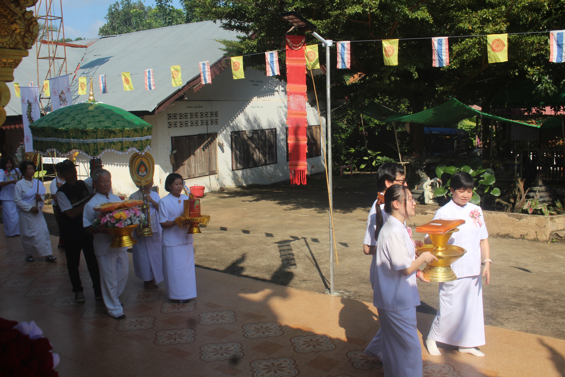 ภาพร่วมพิธีกรรมวัดห้วยสอน
