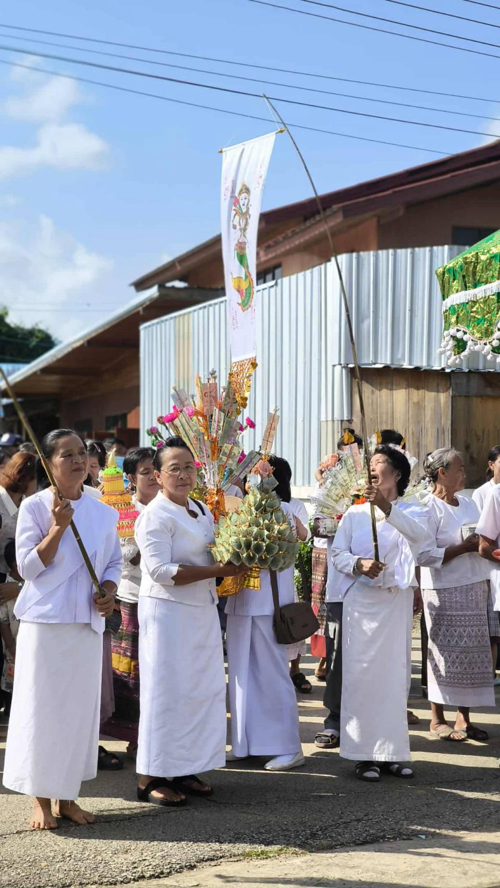 ภาพร่วมพิธีกรรมวัดห้วยสอน