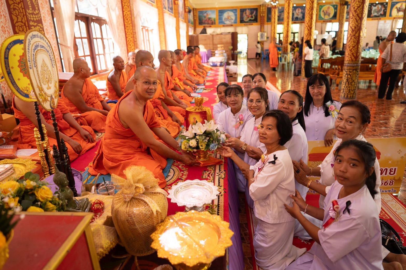 ภาพการถวายปัจจัยวัดศรีสหกรณ์