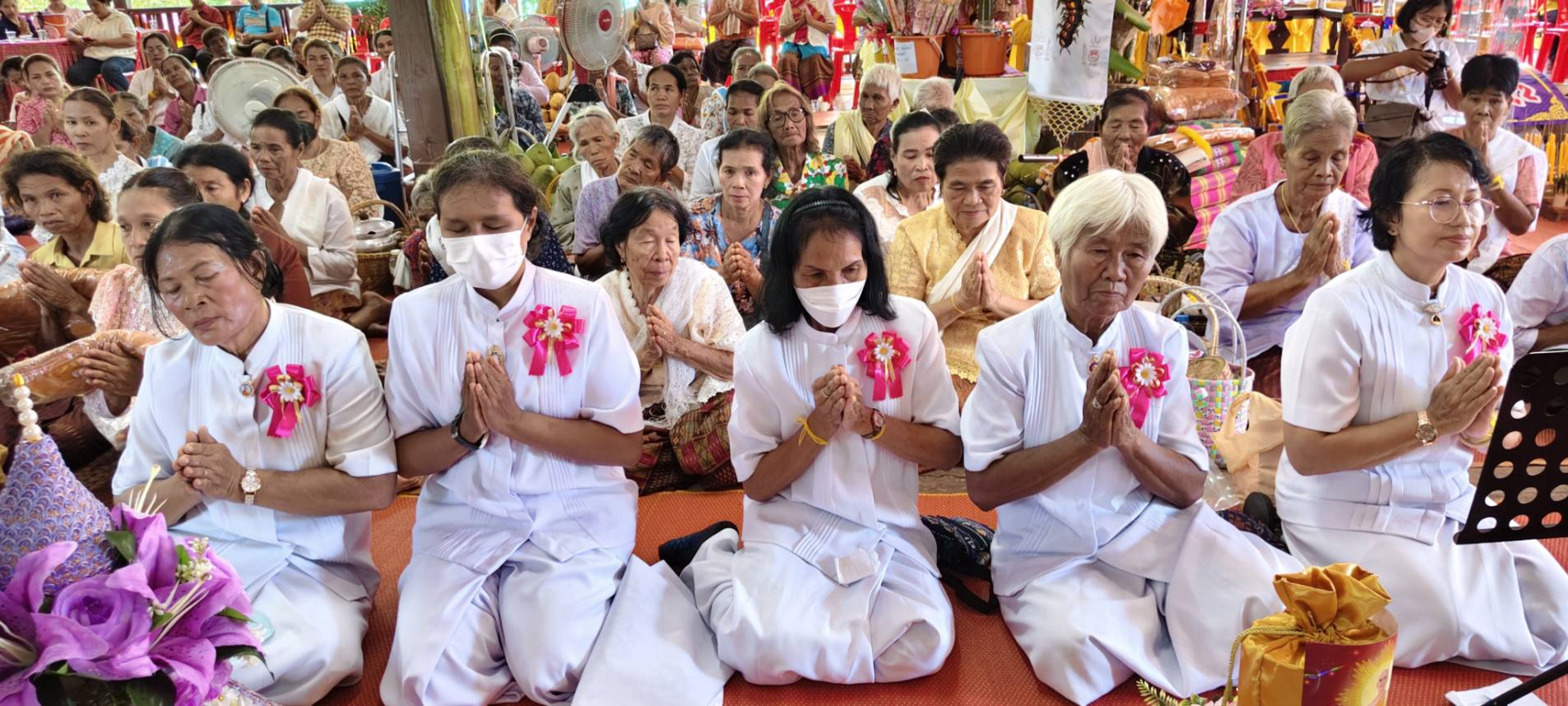 ภาพร่วมพิธีกรรมวัดแก้วมณี