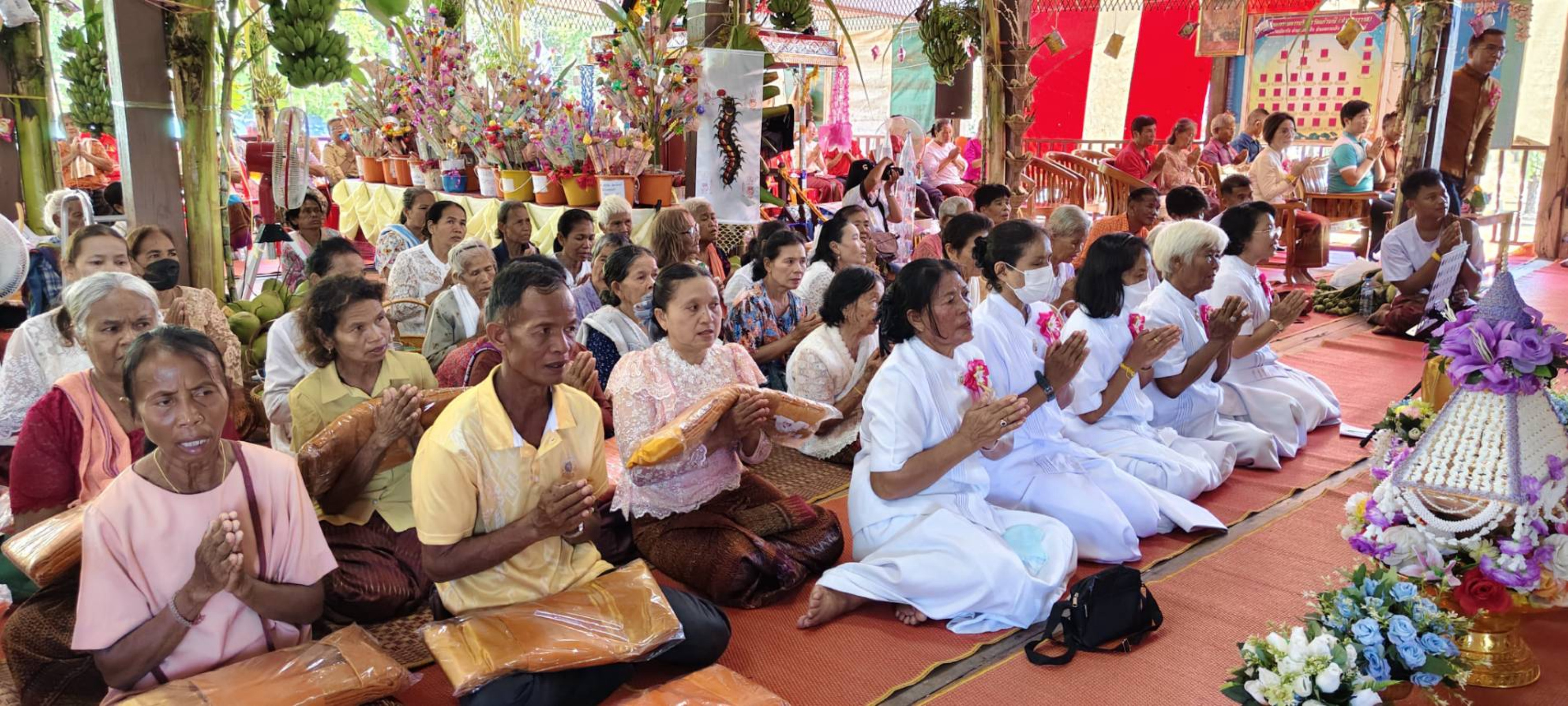 ภาพร่วมพิธีกรรมวัดแก้วมณี