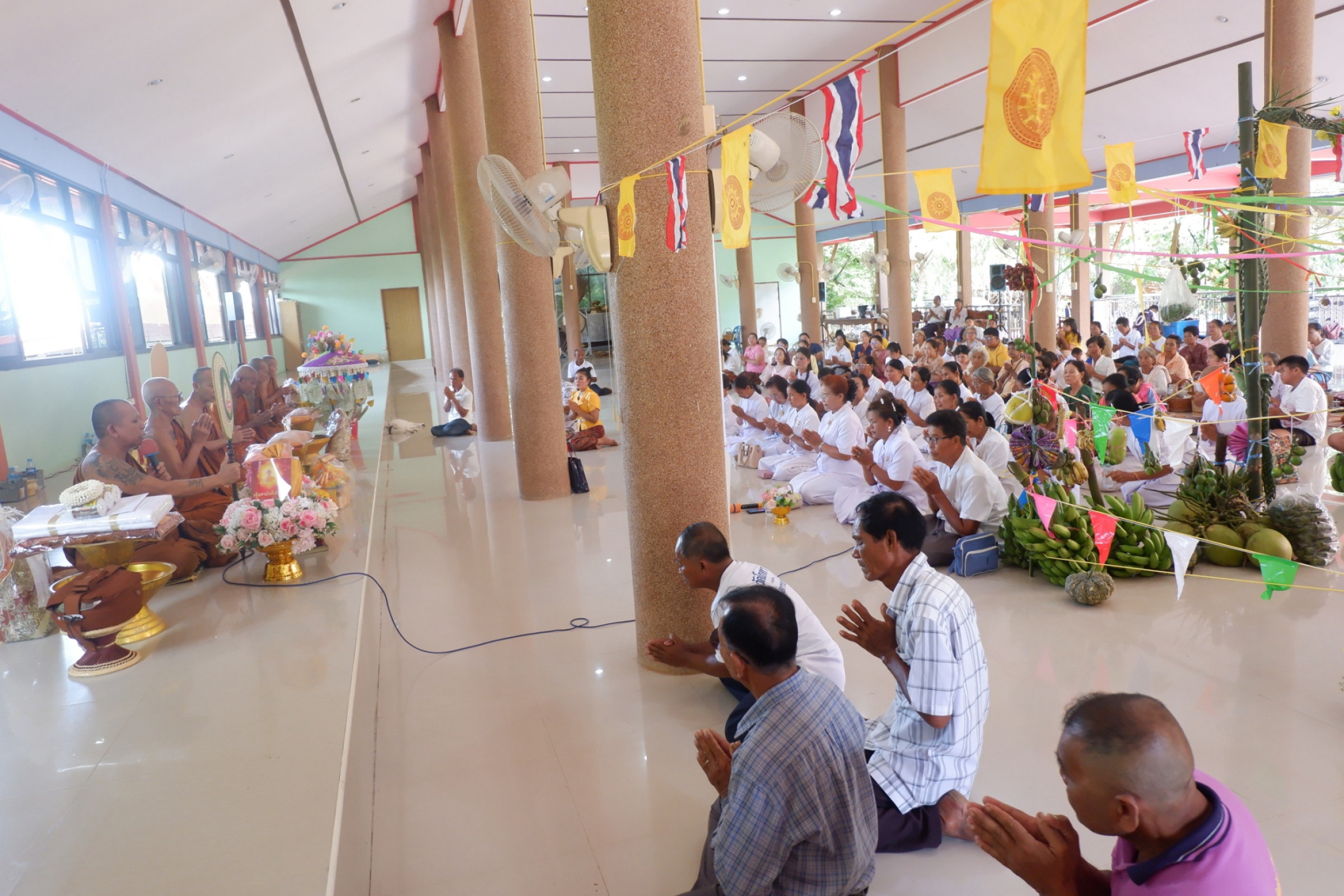 ภาพร่วมพิธีกรรมวัดโกทา