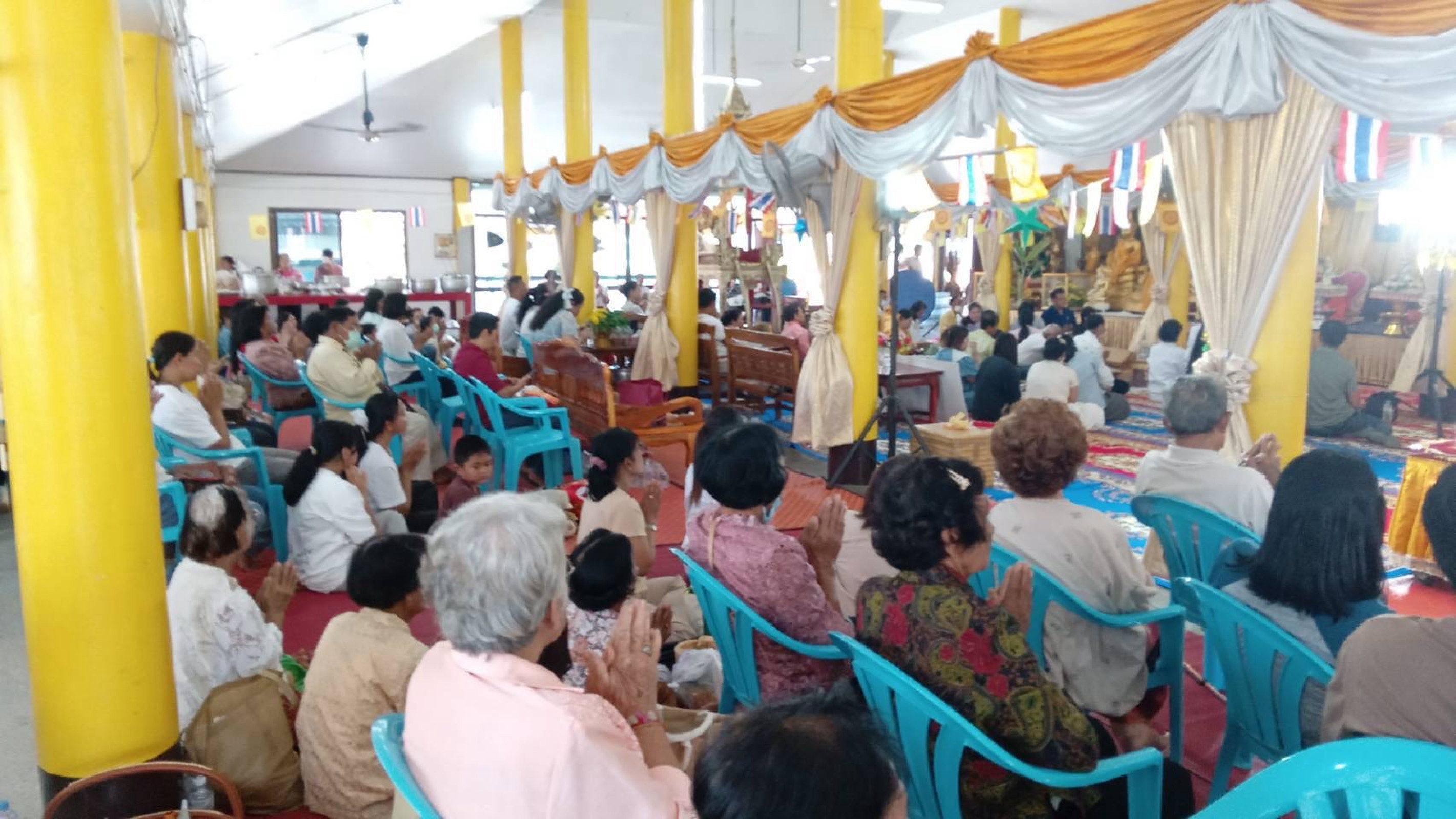 ภาพร่วมพิธีกรรมวัดนางชี