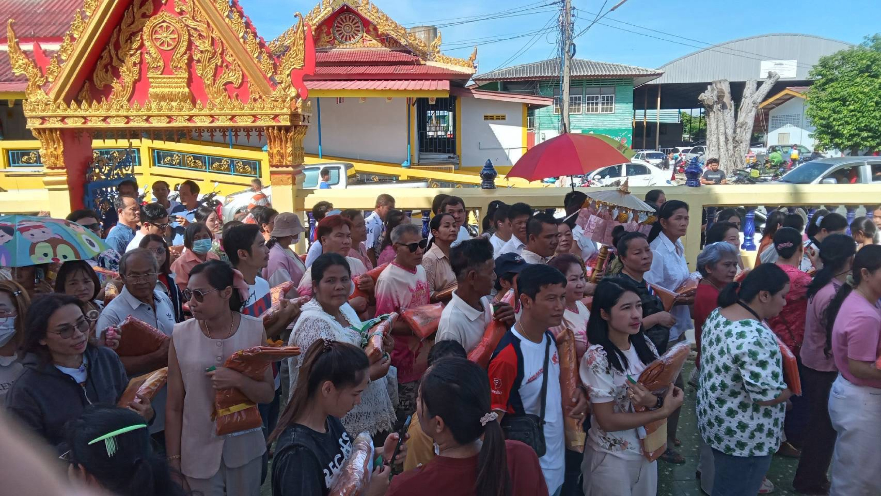 ภาพร่วมพิธีกรรมวัดนางชี