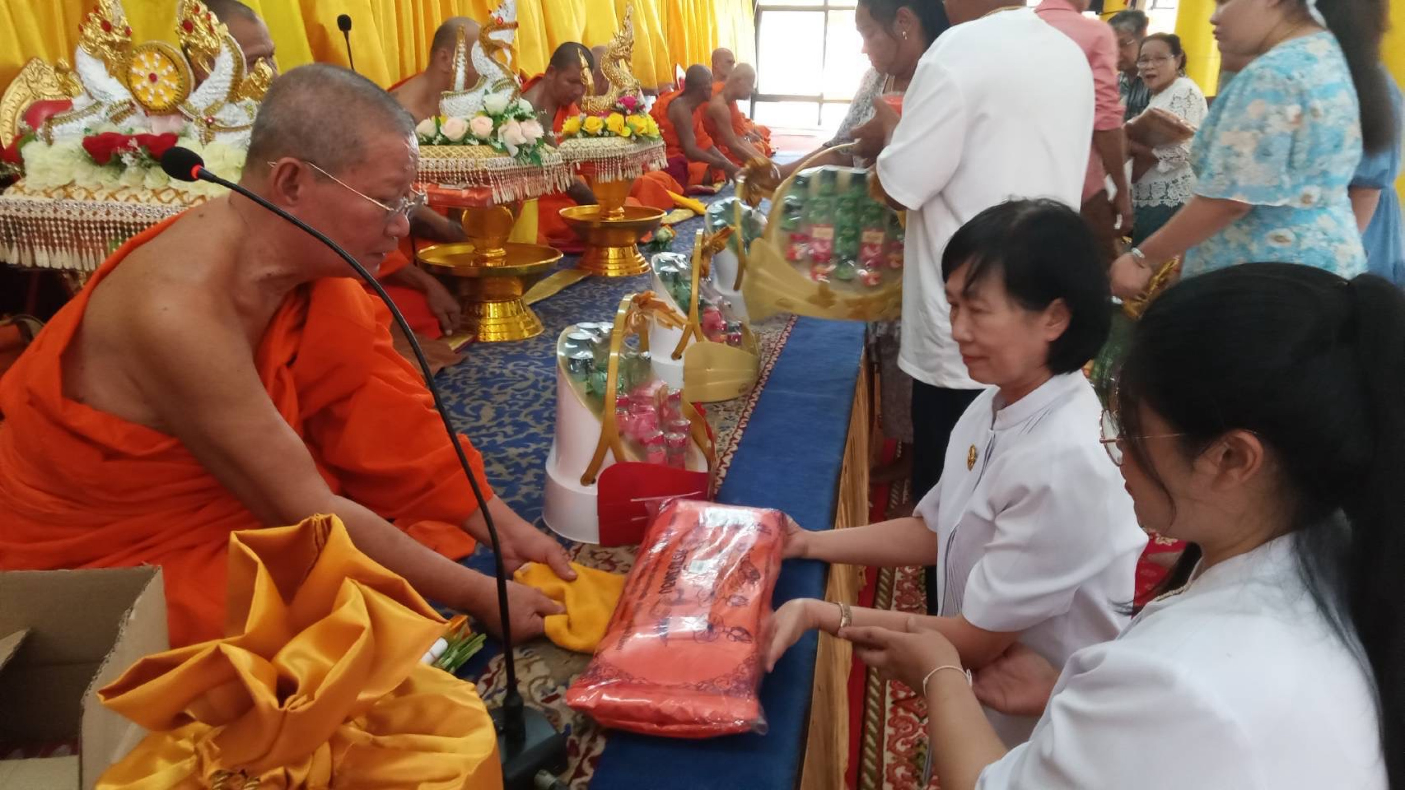 ภาพร่วมพิธีกรรมวัดนางชี