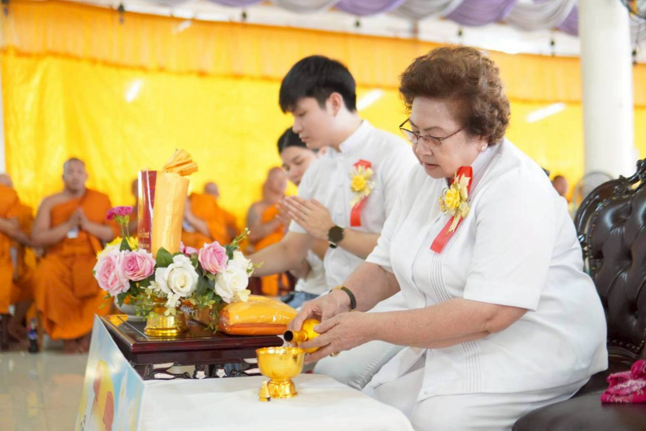 ภาพร่วมพิธีกรรมวัดเขาจรเข้