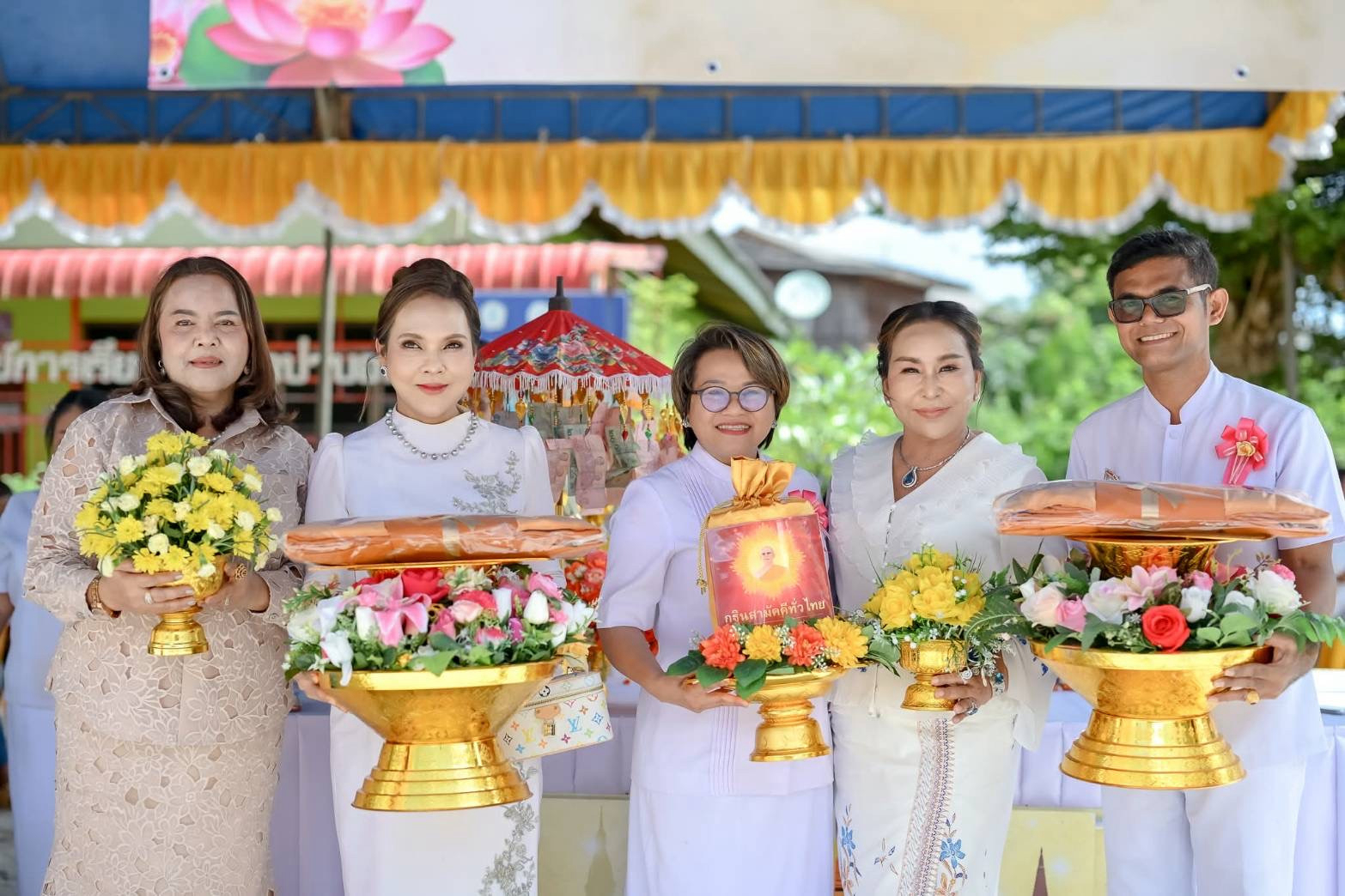 ภาพร่วมขบวนกฐินวัดป่าบอนต่ำ