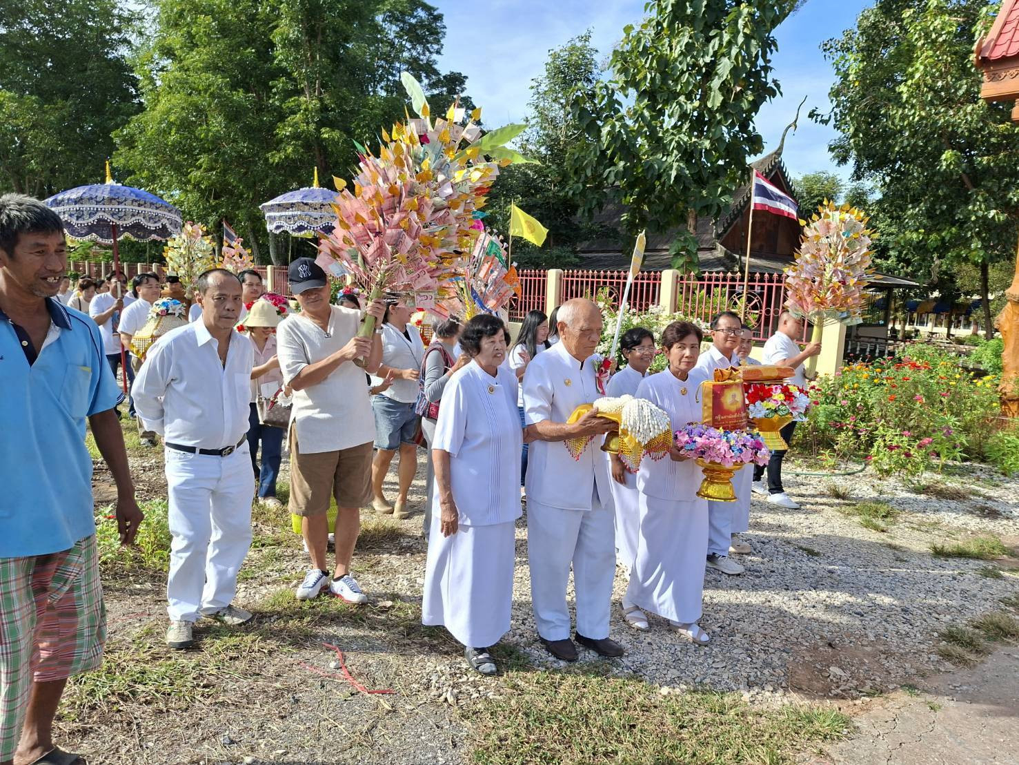 ภาพร่วมขบวนกฐินสำนักสงฆ์หนองสองเฒ่า