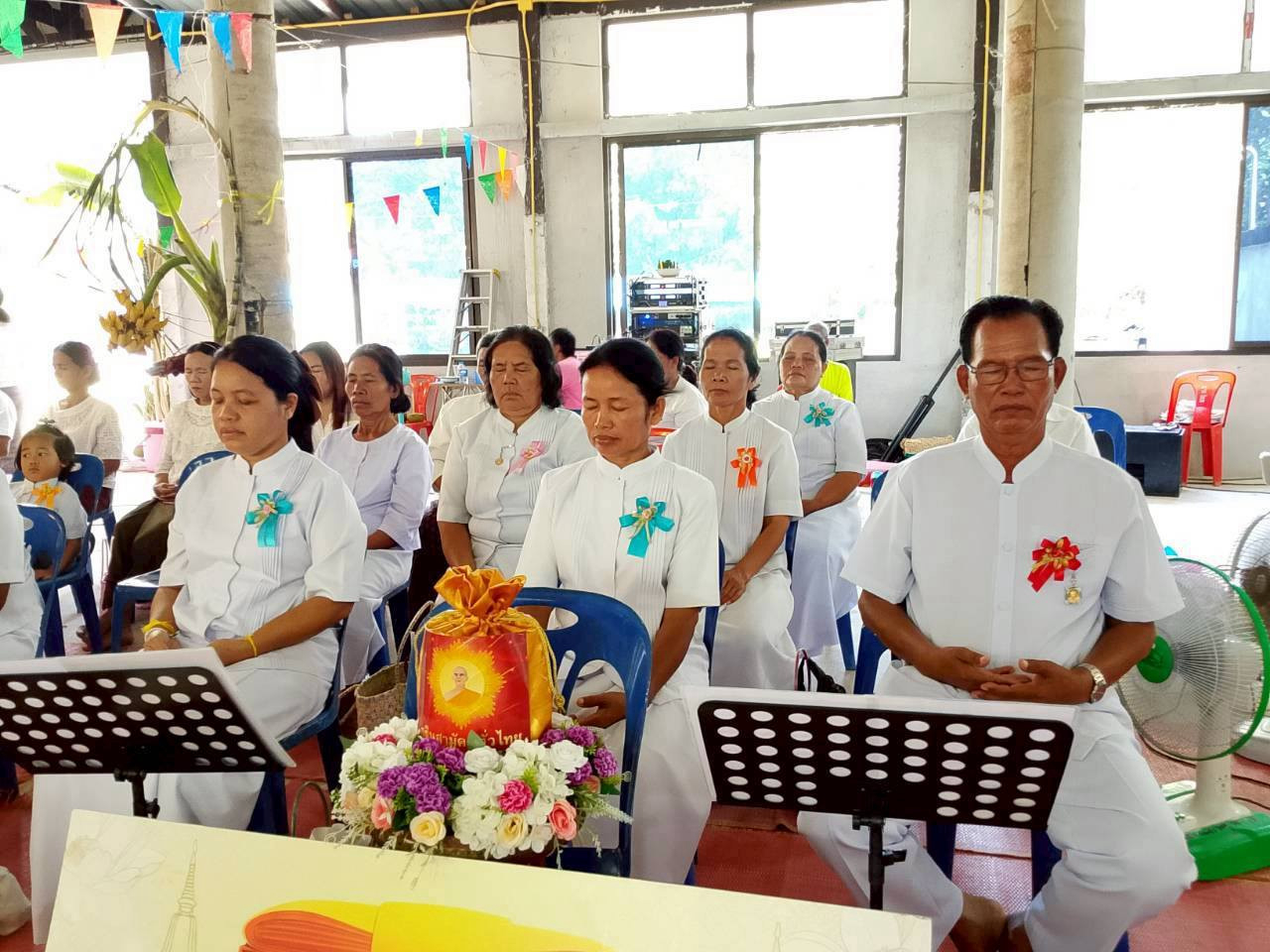 ภาพร่วมพิธีกรรมที่พักสงฆ์บ้านธาตุ