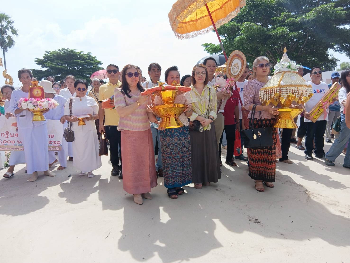ภาพร่วมพิธีกรรมวัดเทพมงคล
