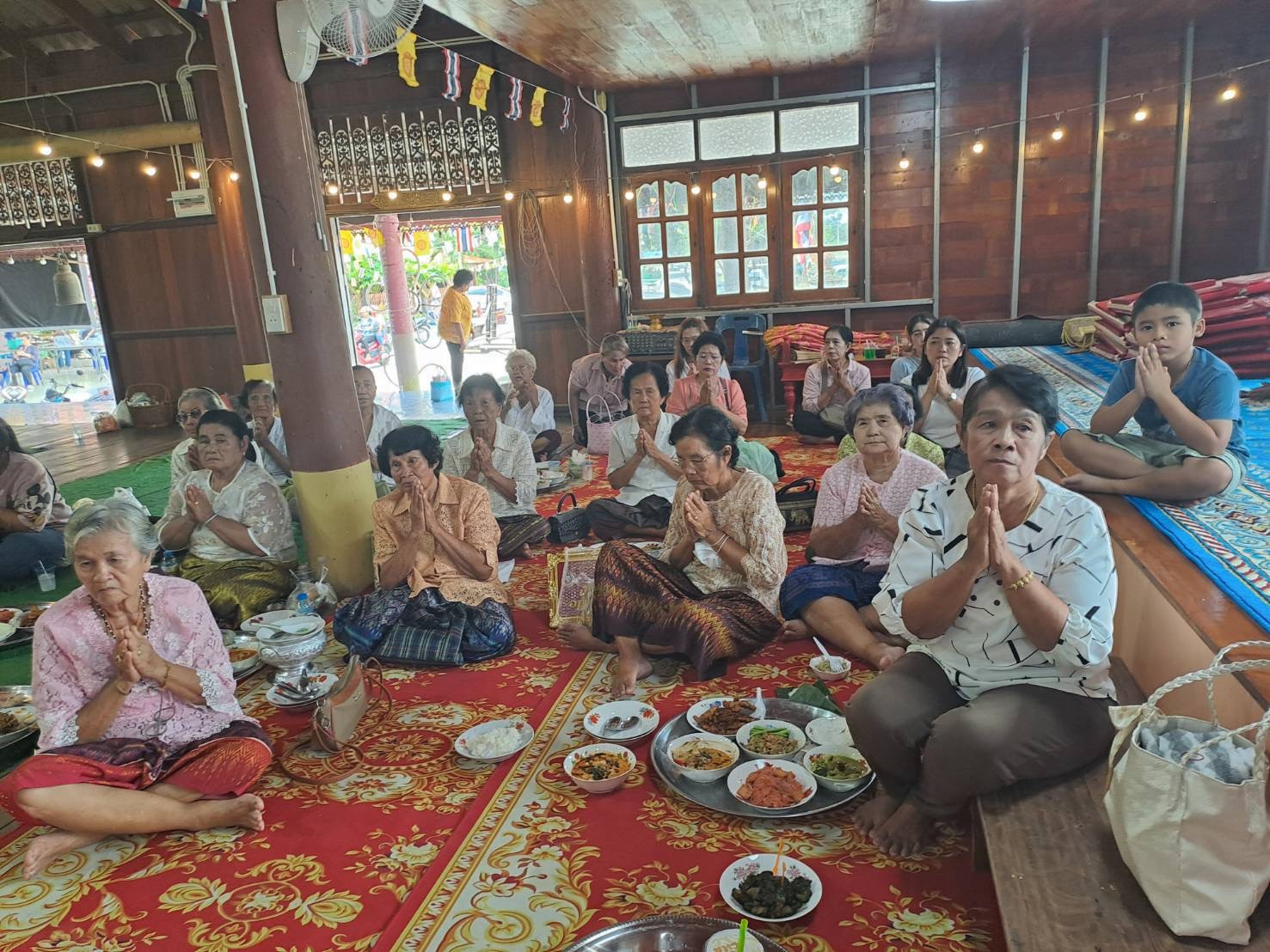 ภาพร่วมพิธีกรรมวัดวังชะโด