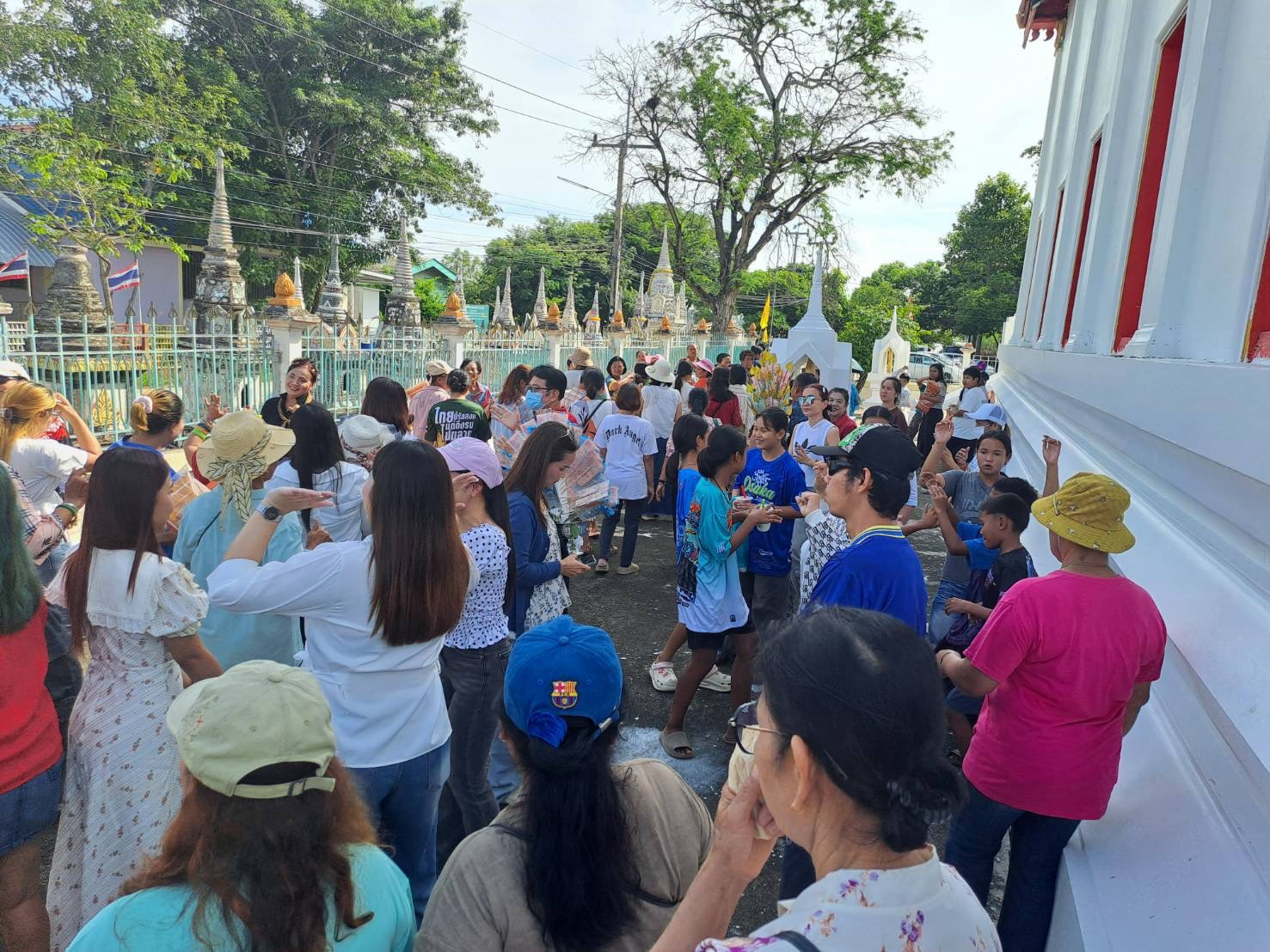 ภาพร่วมพิธีกรรมวัดวังชะโด