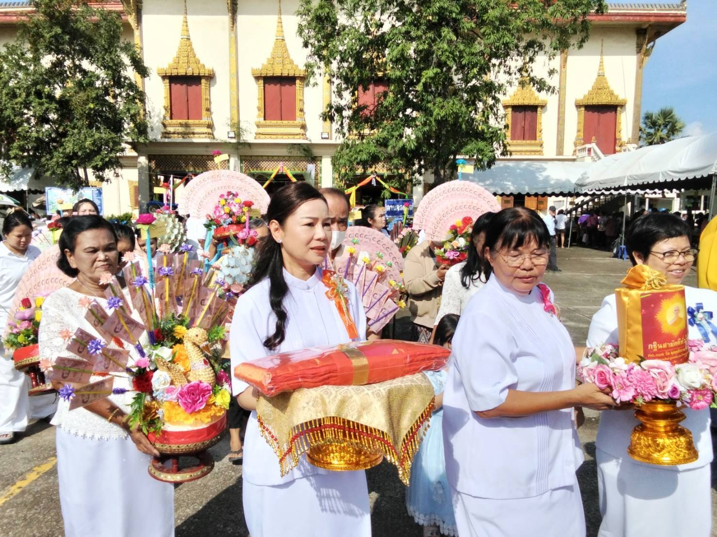 ภาพร่วมพิธีกรรมวัดเสาธง