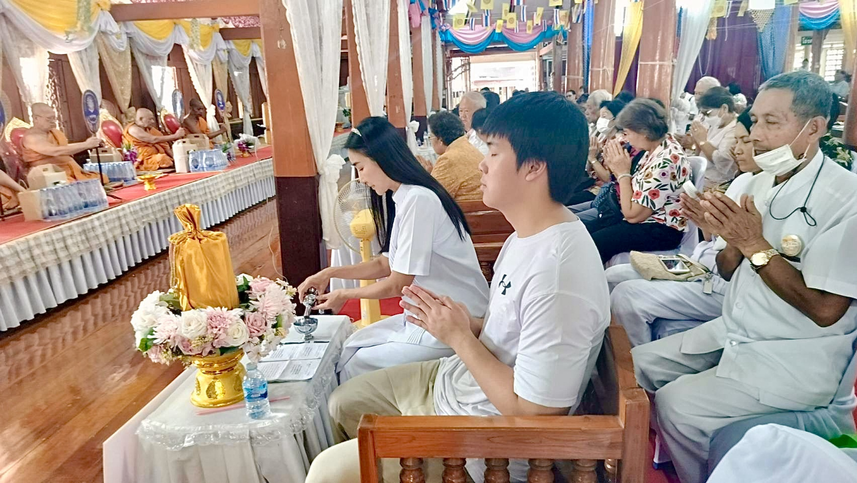 ภาพร่วมพิธีกรรมวัดโพธิ์