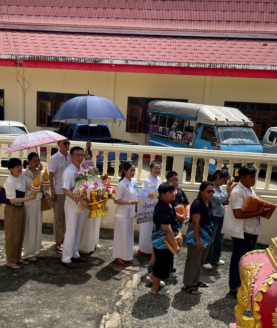 ภาพร่วมขบวนกฐินวัดหนองนางเก่า