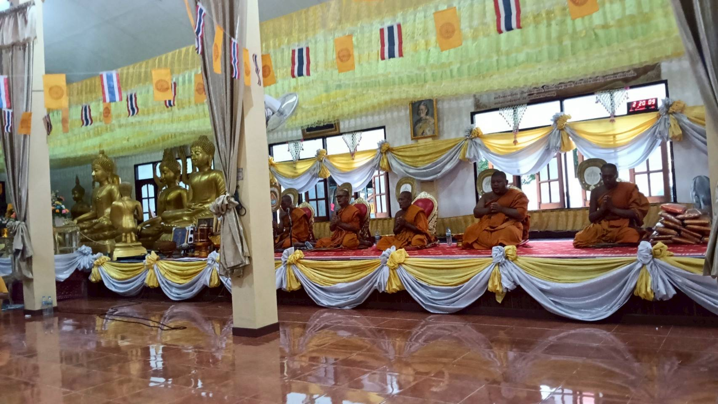 ภาพร่วมพิธีกรรมวัดหนองนางเก่า