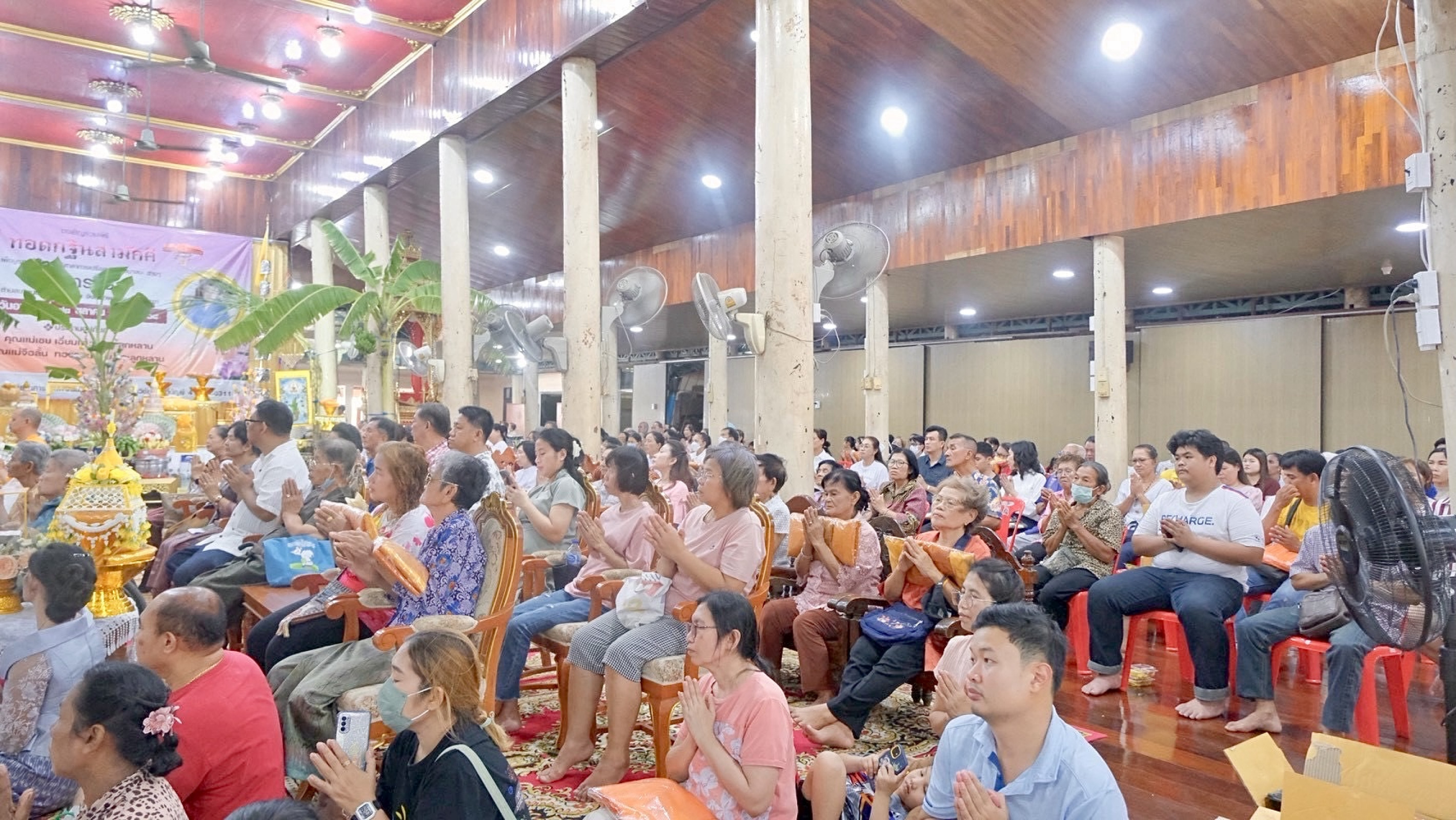 ภาพร่วมพิธีกรรมวัดมารวิชัย