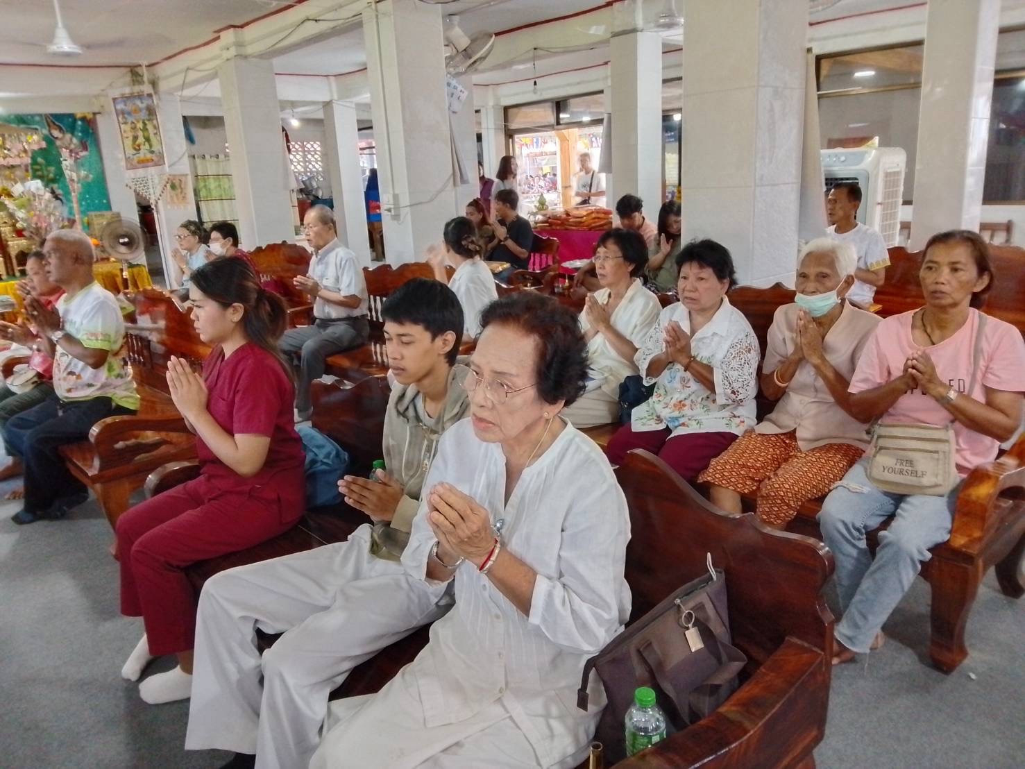 ภาพร่วมพิธีกรรมวัดมหาโลก