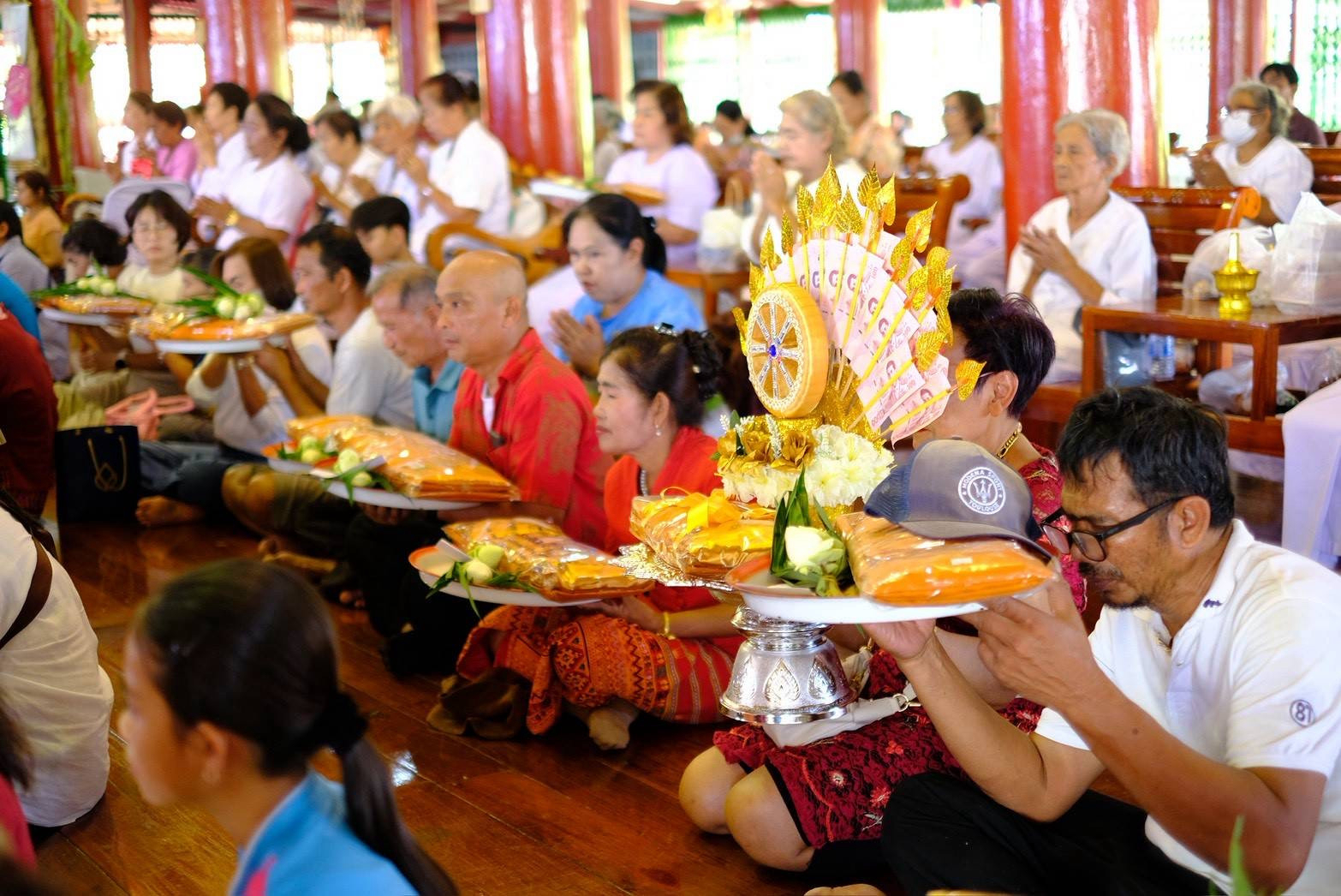 ภาพร่วมพิธีกรรมวัดไผ่ล้อม