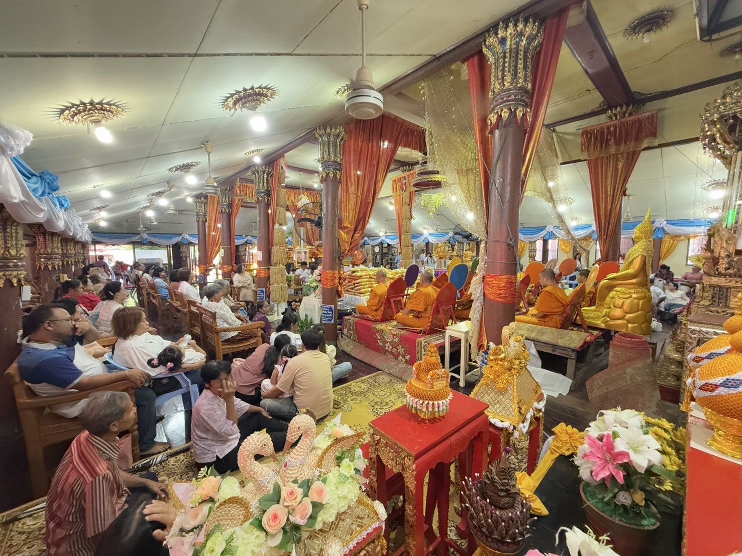 ภาพร่วมพิธีกรรมวัดปิ่นแก้ว