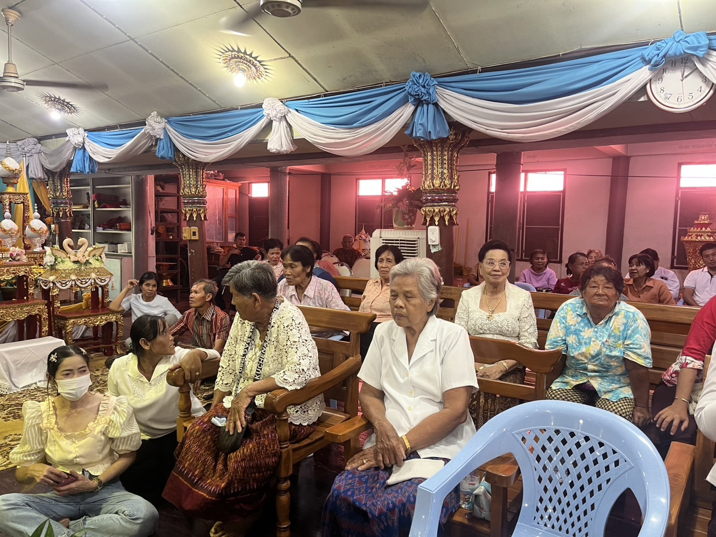 ภาพร่วมพิธีกรรมวัดปิ่นแก้ว