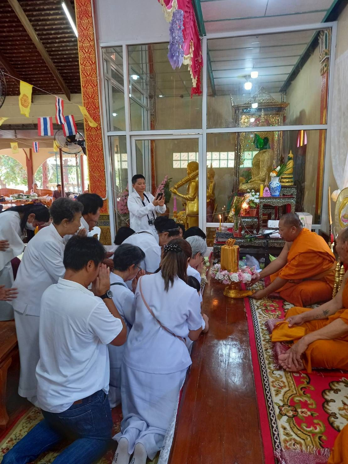 ภาพการถวายปัจจัยวัดโคกเสือ