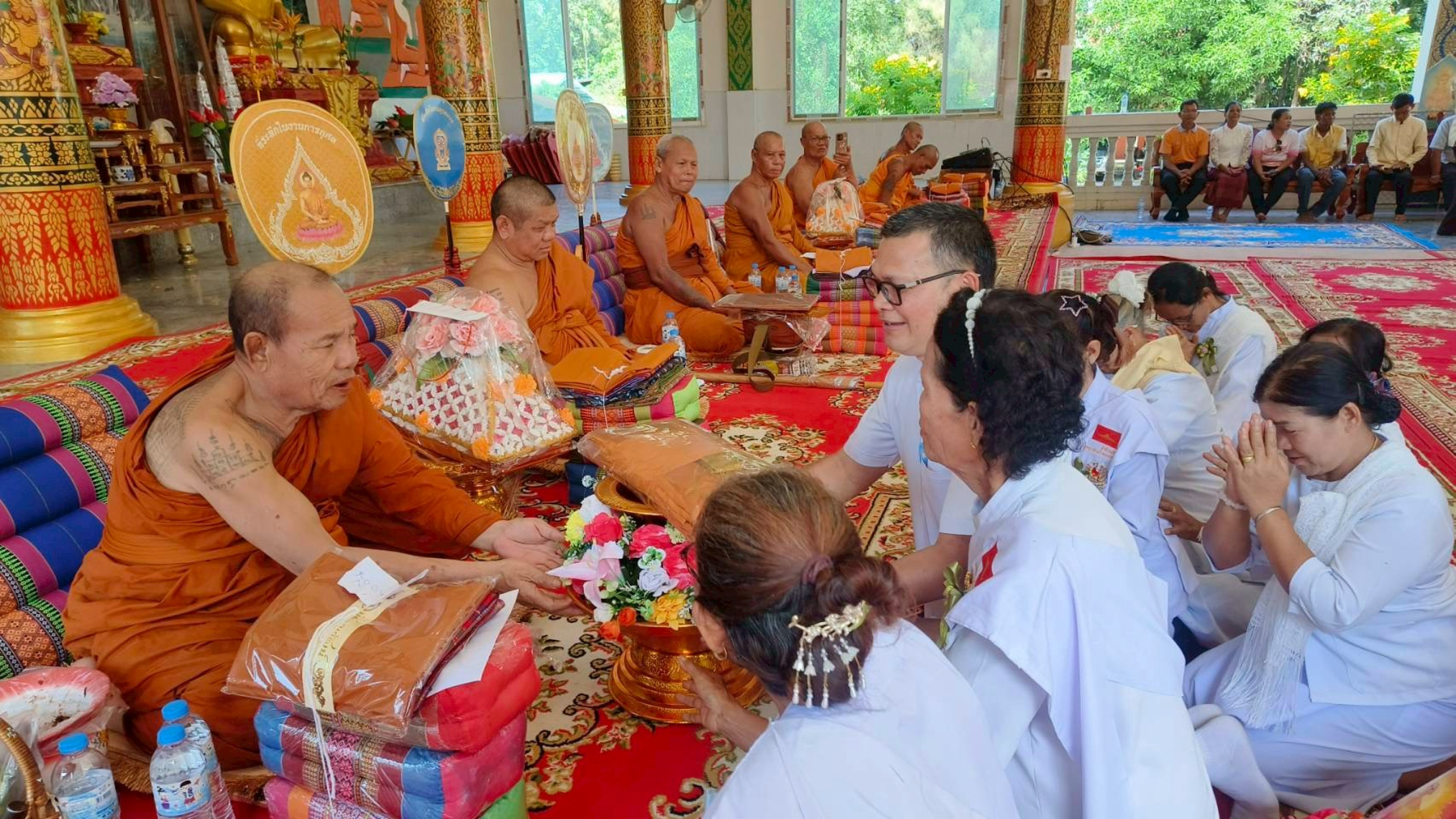 ภาพร่วมพิธีกรรมวัดนาขนวน