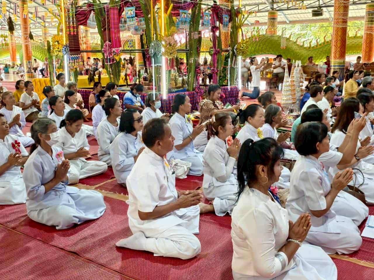 ภาพร่วมพิธีกรรมวัดโนนสำโรง