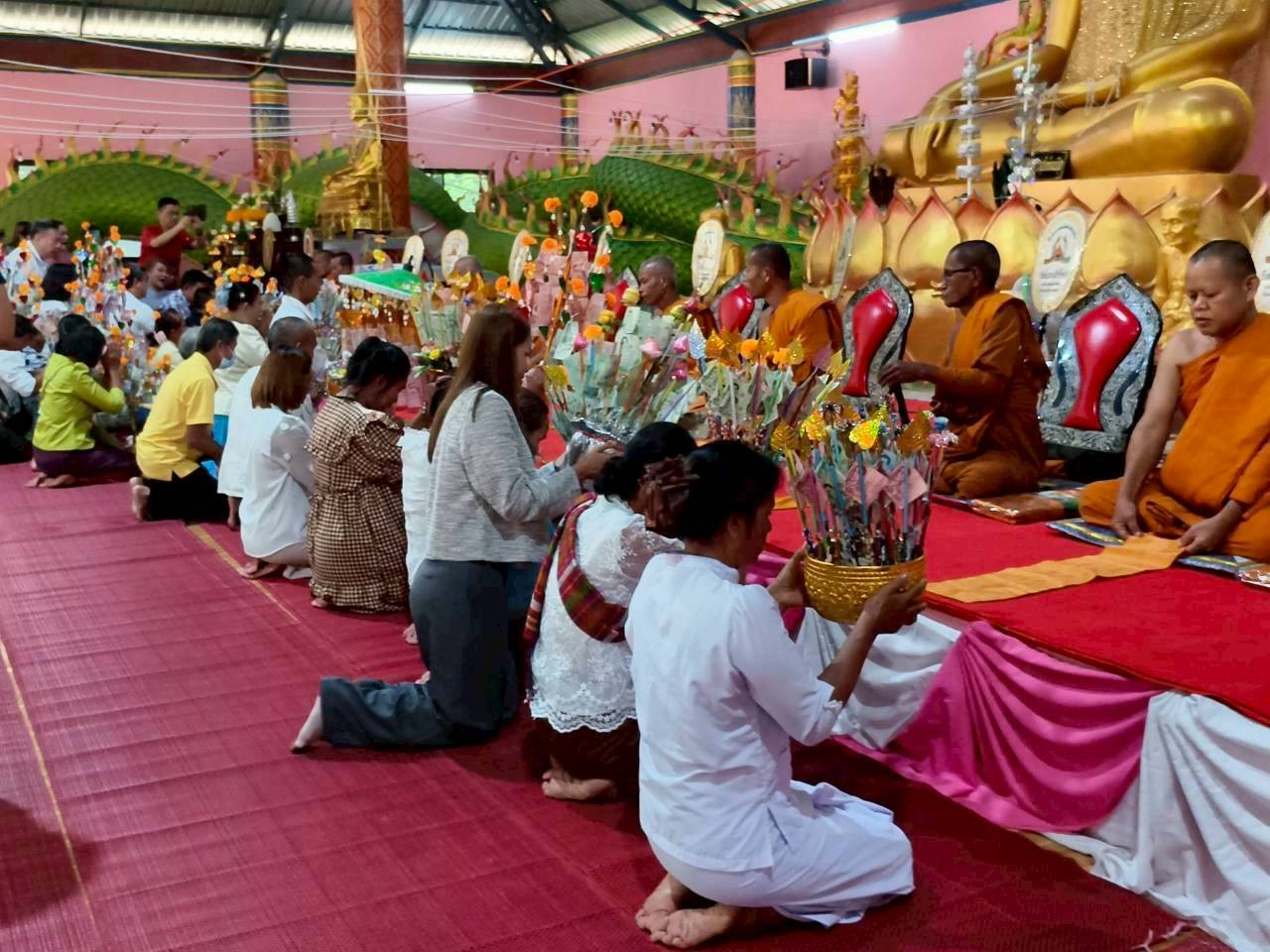 ภาพร่วมพิธีกรรมวัดโนนสำโรง