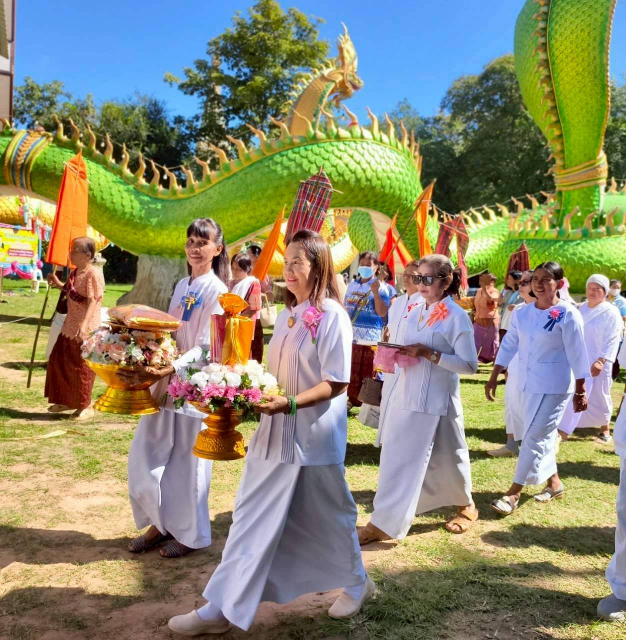 ภาพร่วมพิธีกรรมวัดโนนสำโรง