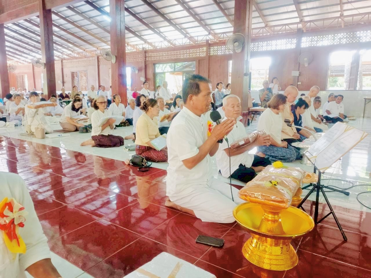 ภาพกล่าวคำถวายกฐินวัดเก่าน้อย