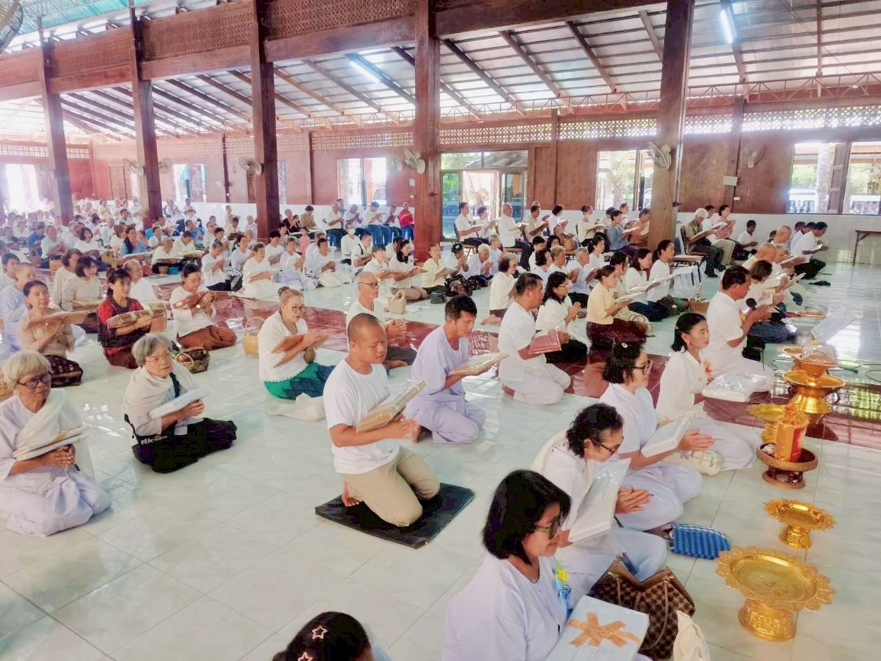 ภาพร่วมขบวนกฐินวัดเก่าน้อย