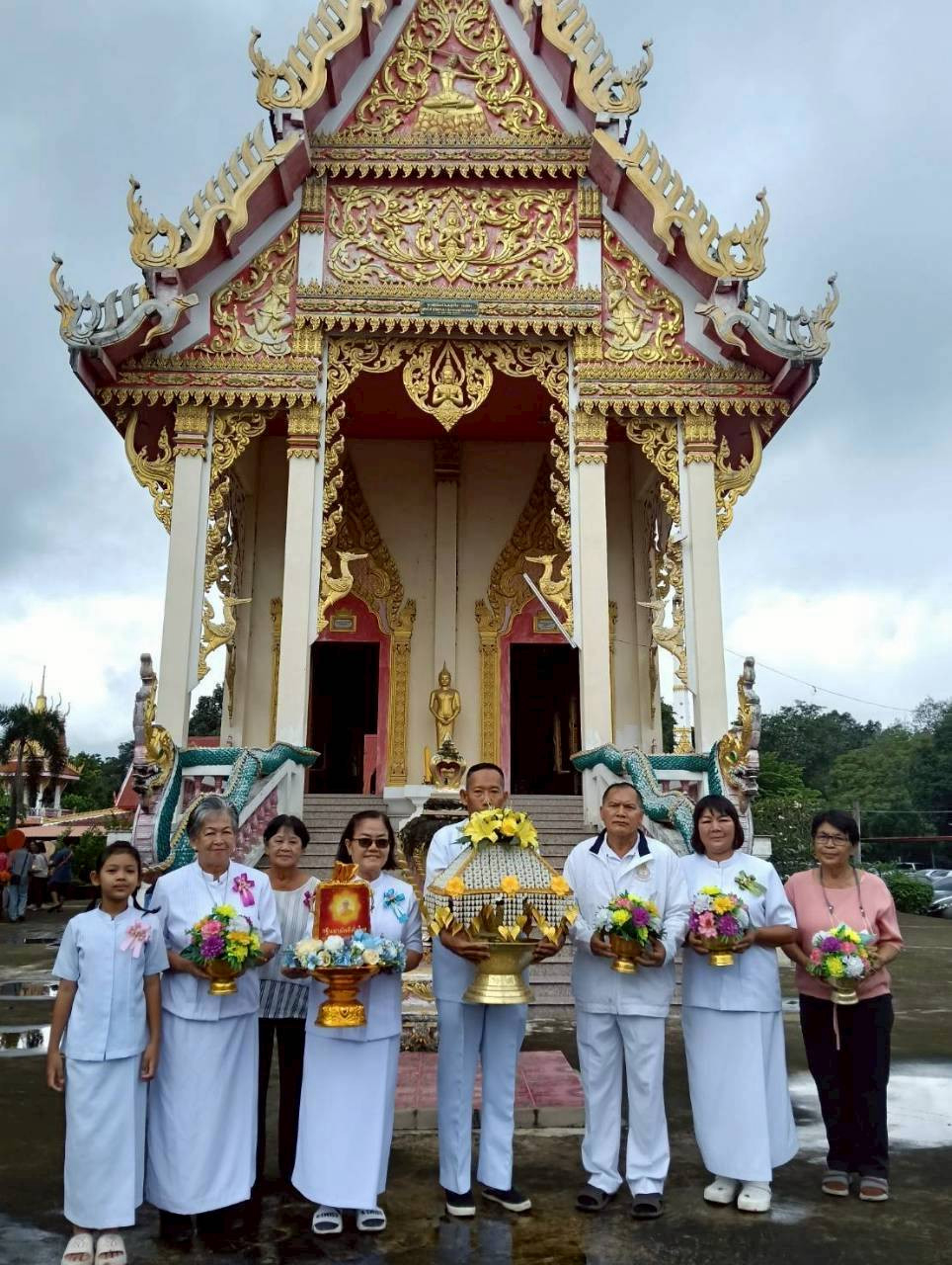 ภาพร่วมขบวนกฐินวัดนก