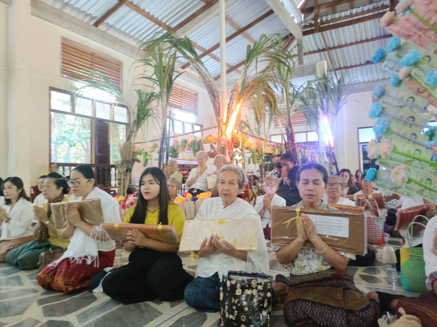 ภาพร่วมพิธีกรรมวัดแก่งอำนวย