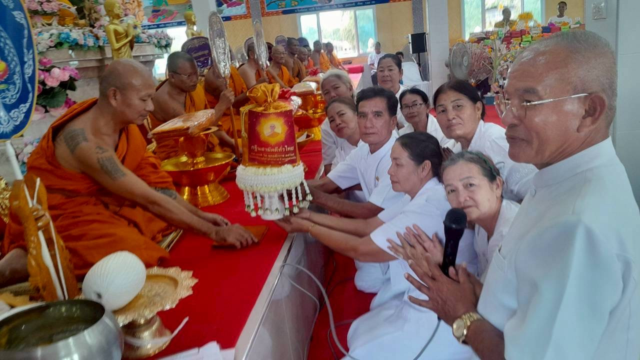 ภาพการถวายปัจจัยวัดยางทะเล