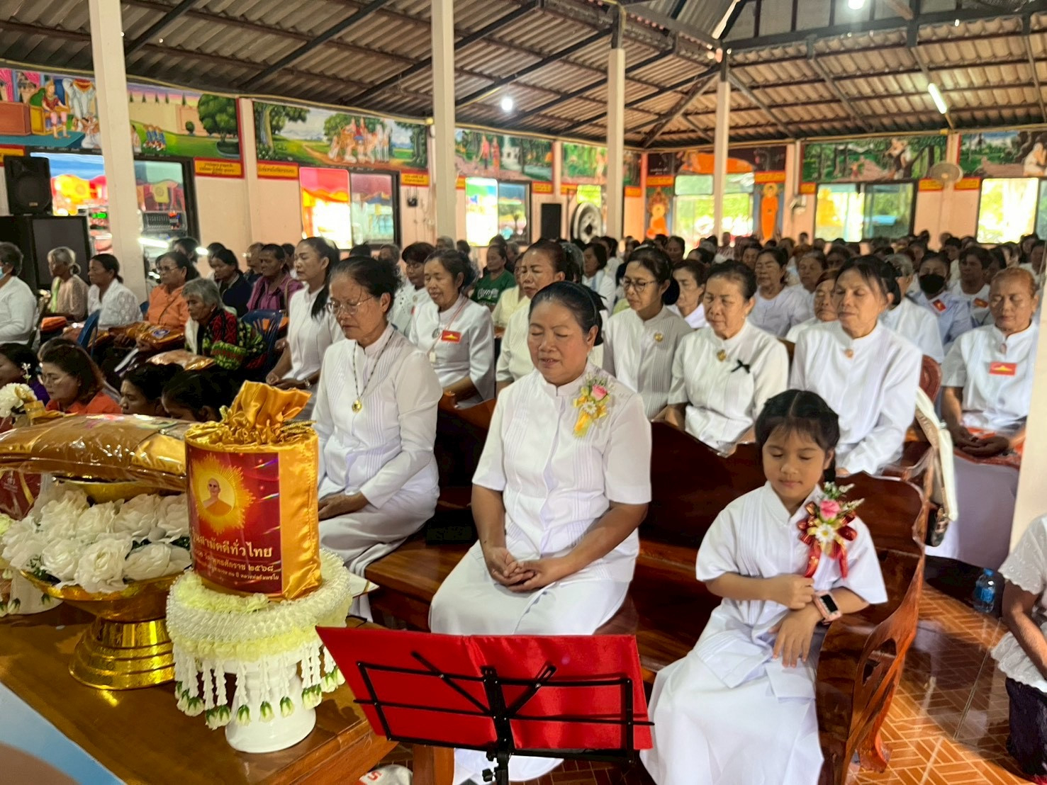 ภาพร่วมพิธีกรรมวัดศรีลาวรรณ