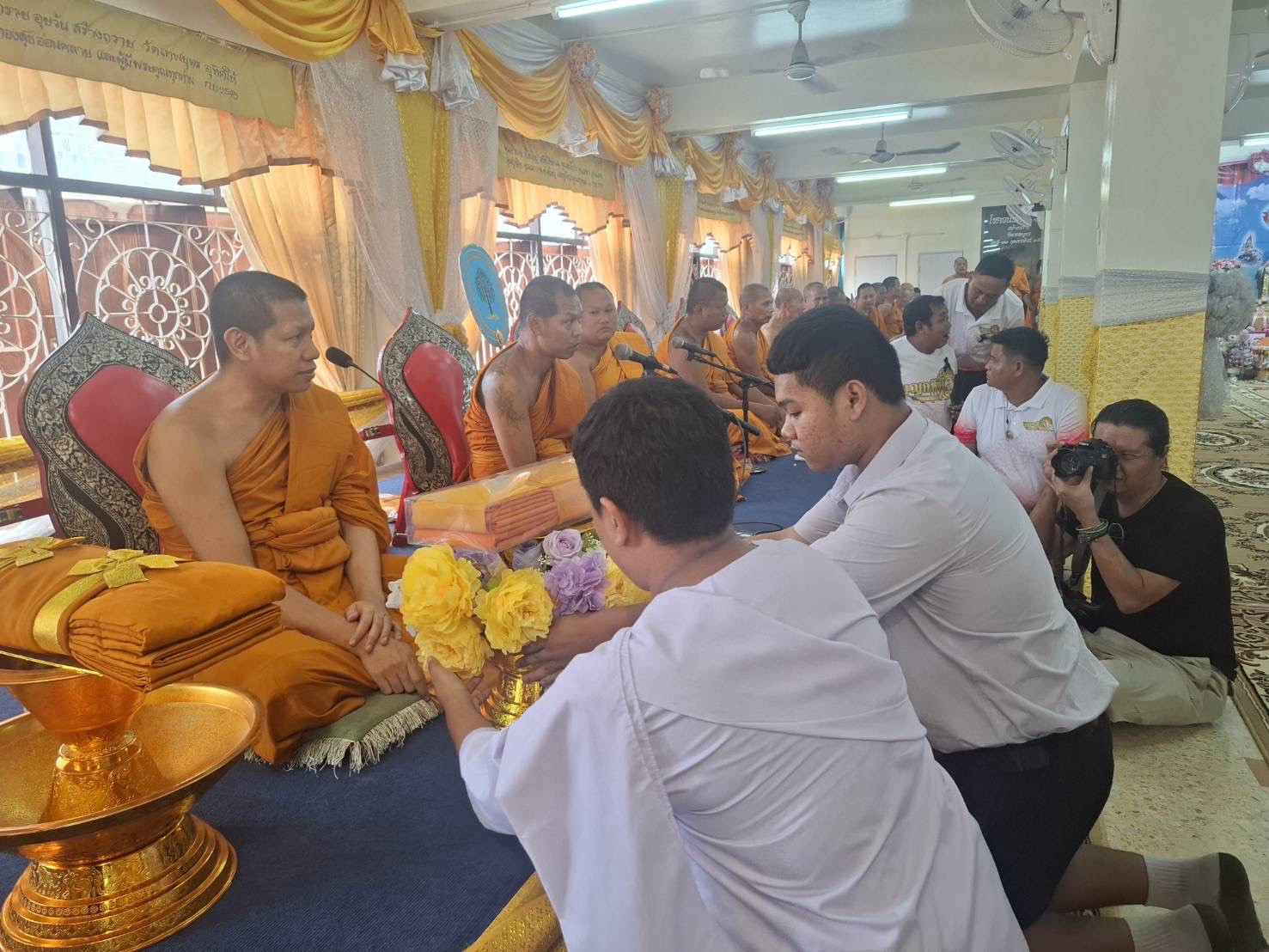 ภาพร่วมพิธีกรรมวัดเทพบุตร