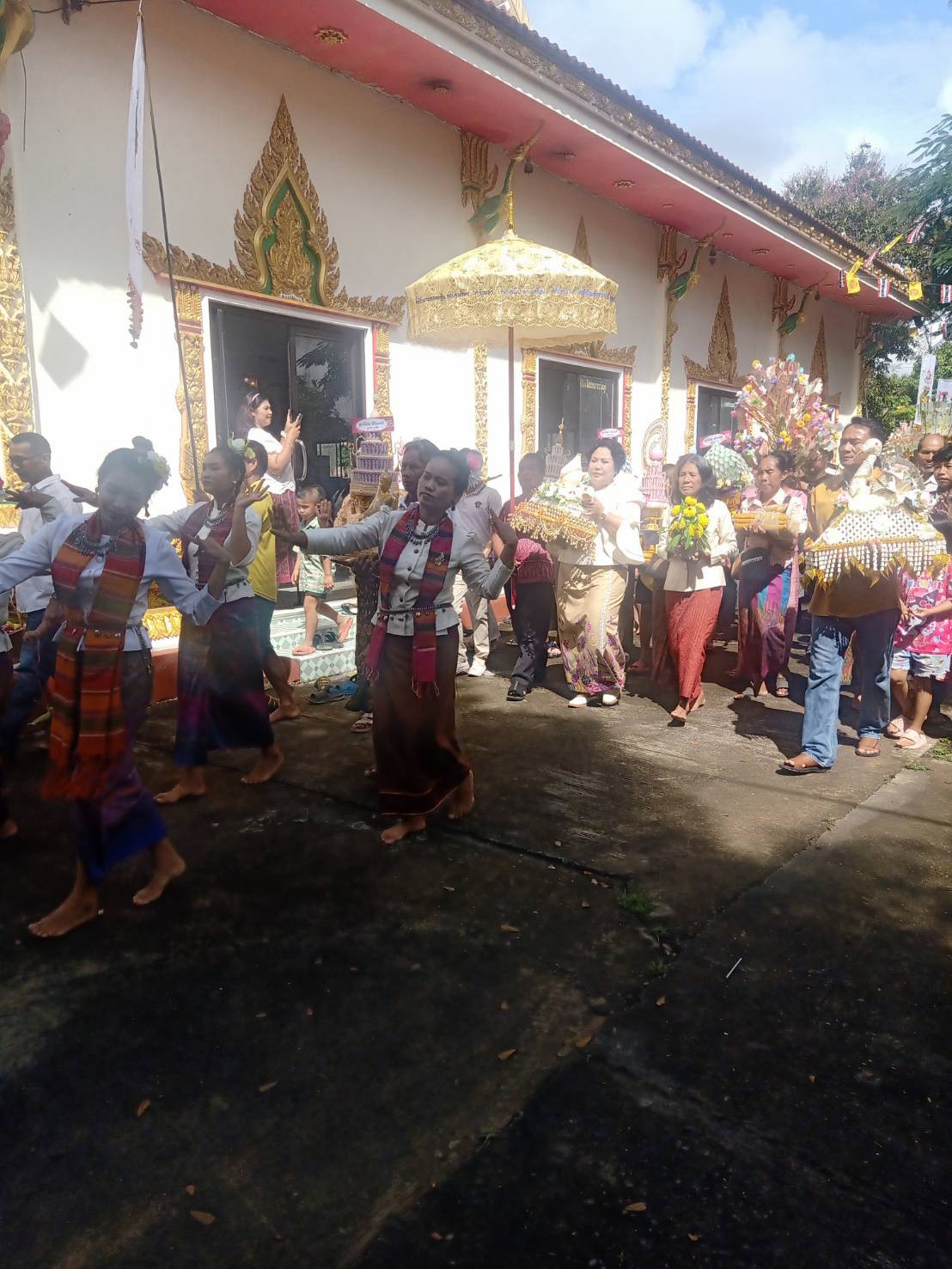 ภาพร่วมพิธีกรรมวัดผักไหมพุทธาวาส