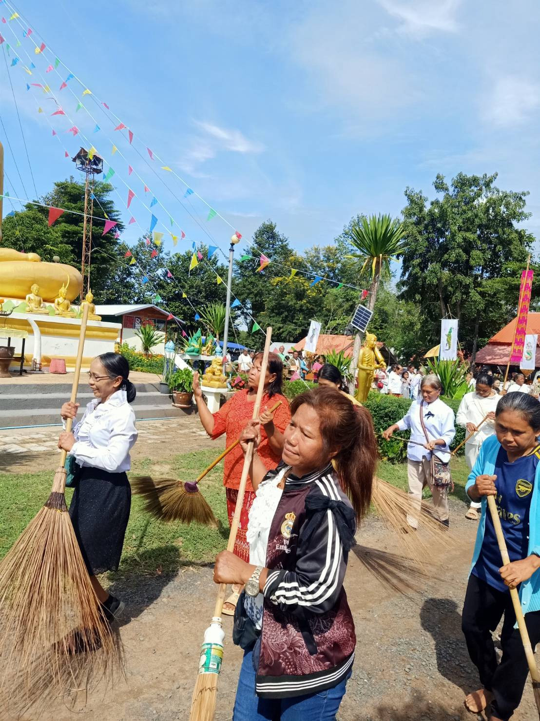 ภาพร่วมพิธีกรรมสำนักสงฆ์พรหมสะอาด