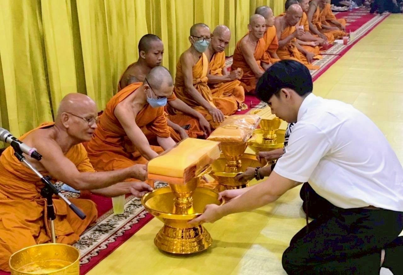 ภาพร่วมพิธีกรรมวัดบ้านดอน