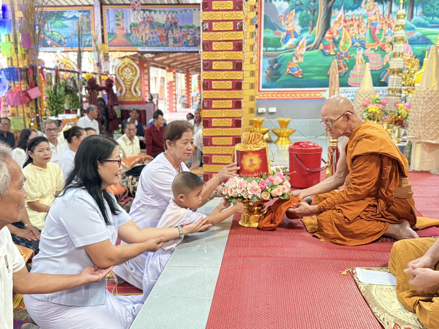 ภาพการถวายปัจจัยวัดหนองซ่งแย้