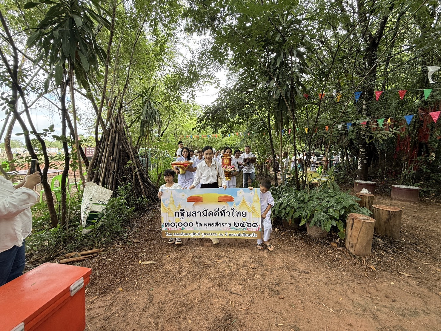 ภาพร่วมขบวนกฐินวัดจันทร์ลัป