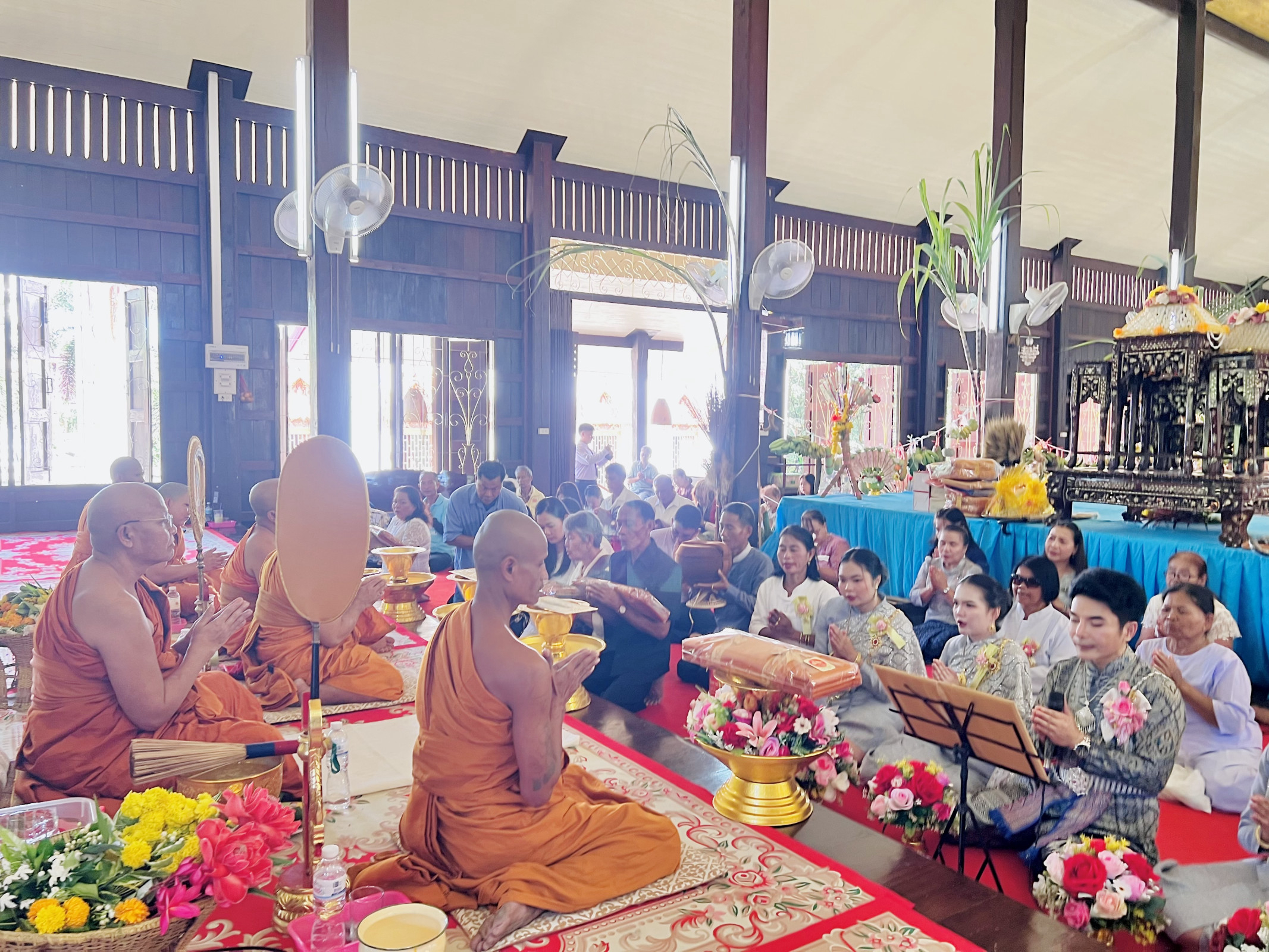 ภาพร่วมพิธีกรรมวัดห้วยขะยุง