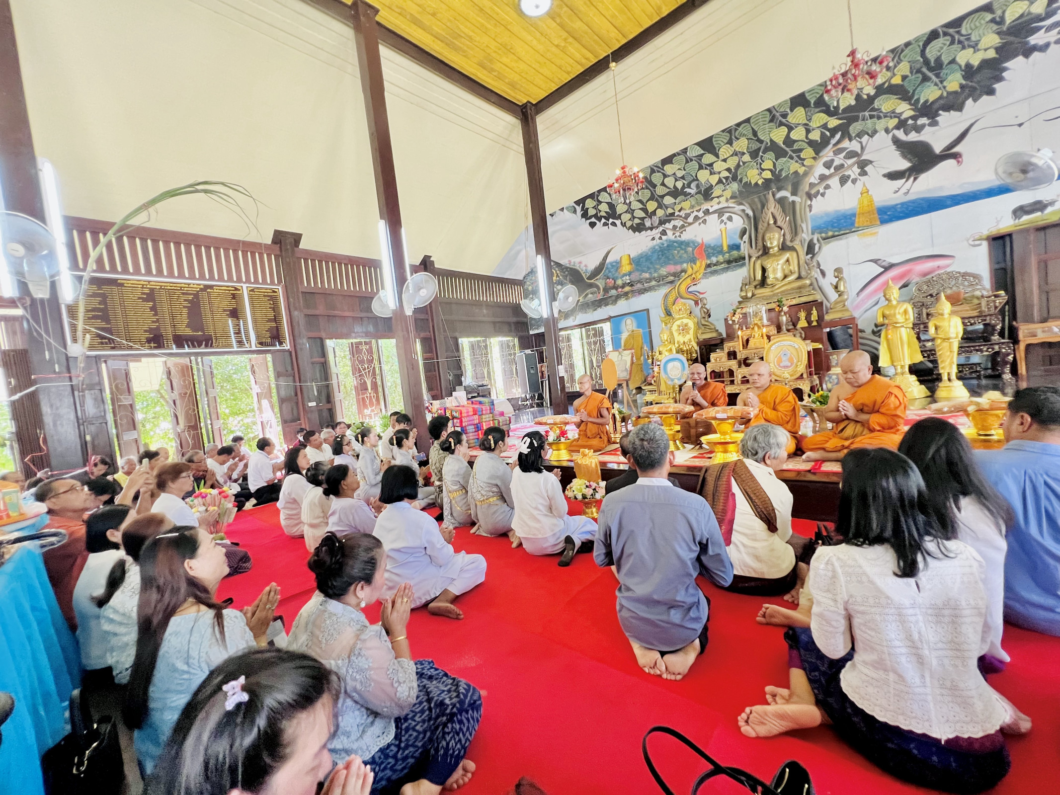 ภาพร่วมพิธีกรรมวัดห้วยขะยุง