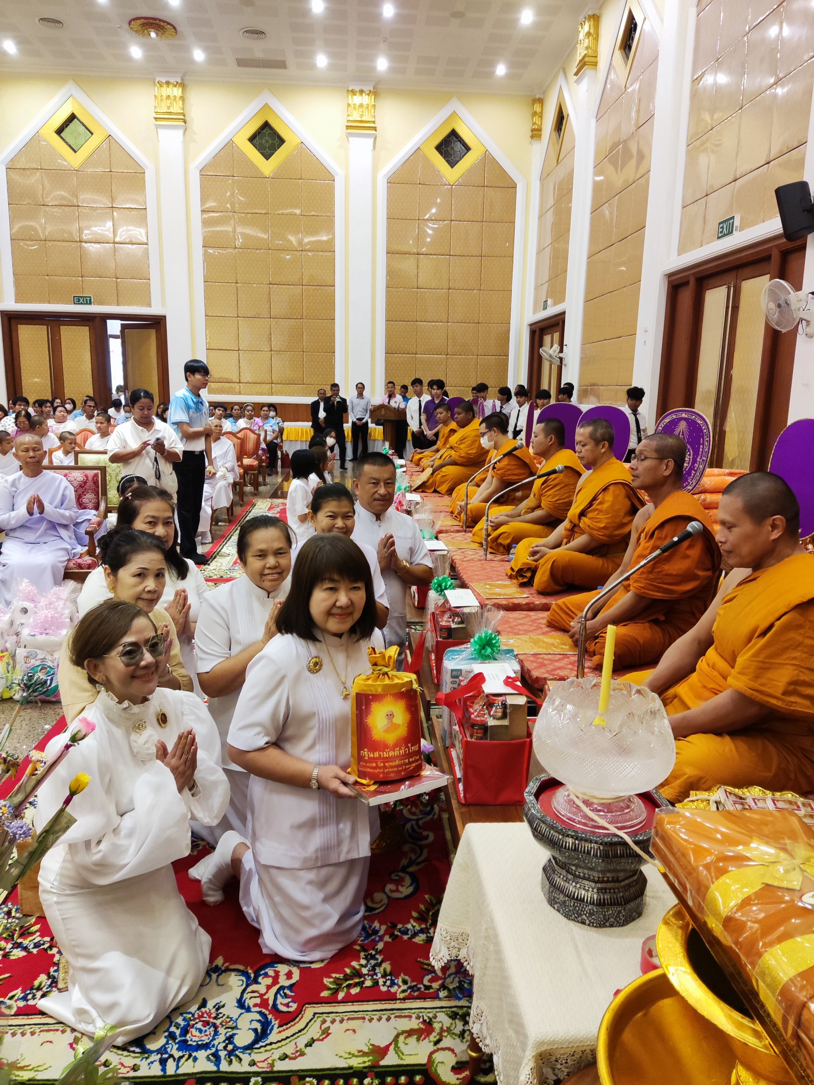 ภาพการถวายปัจจัยวัดมหาจุฬาลงกรณราชูทิศ