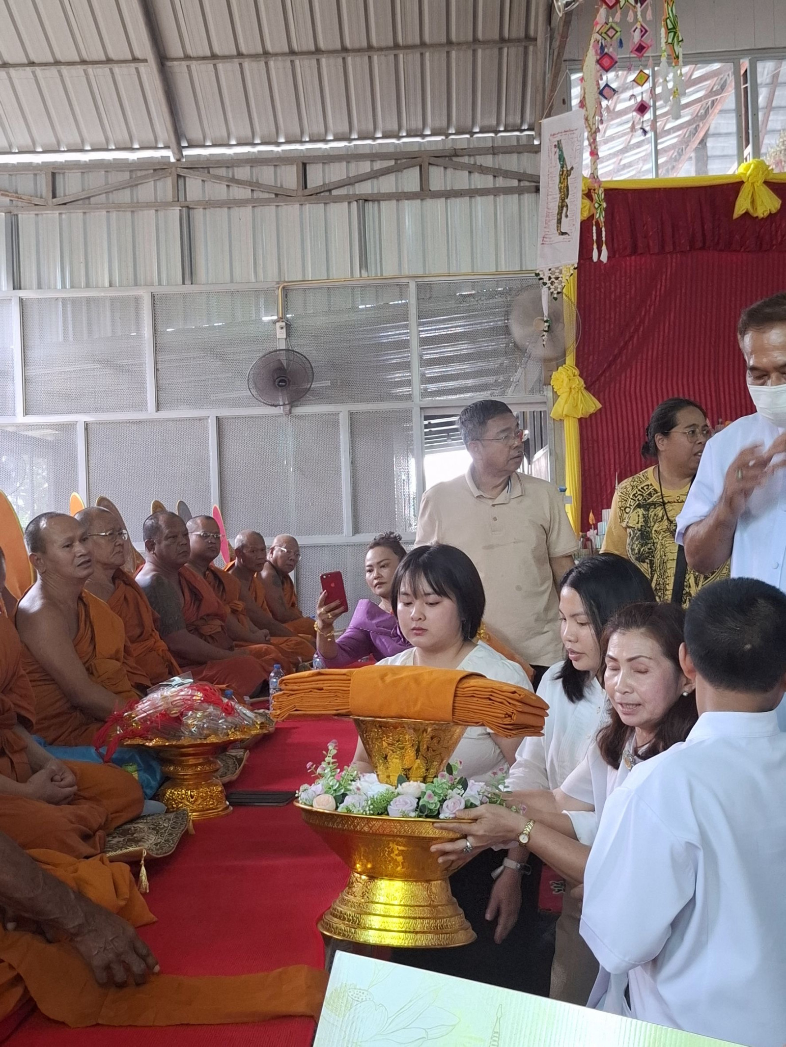 ภาพร่วมพิธีกรรมวัดมะค่า