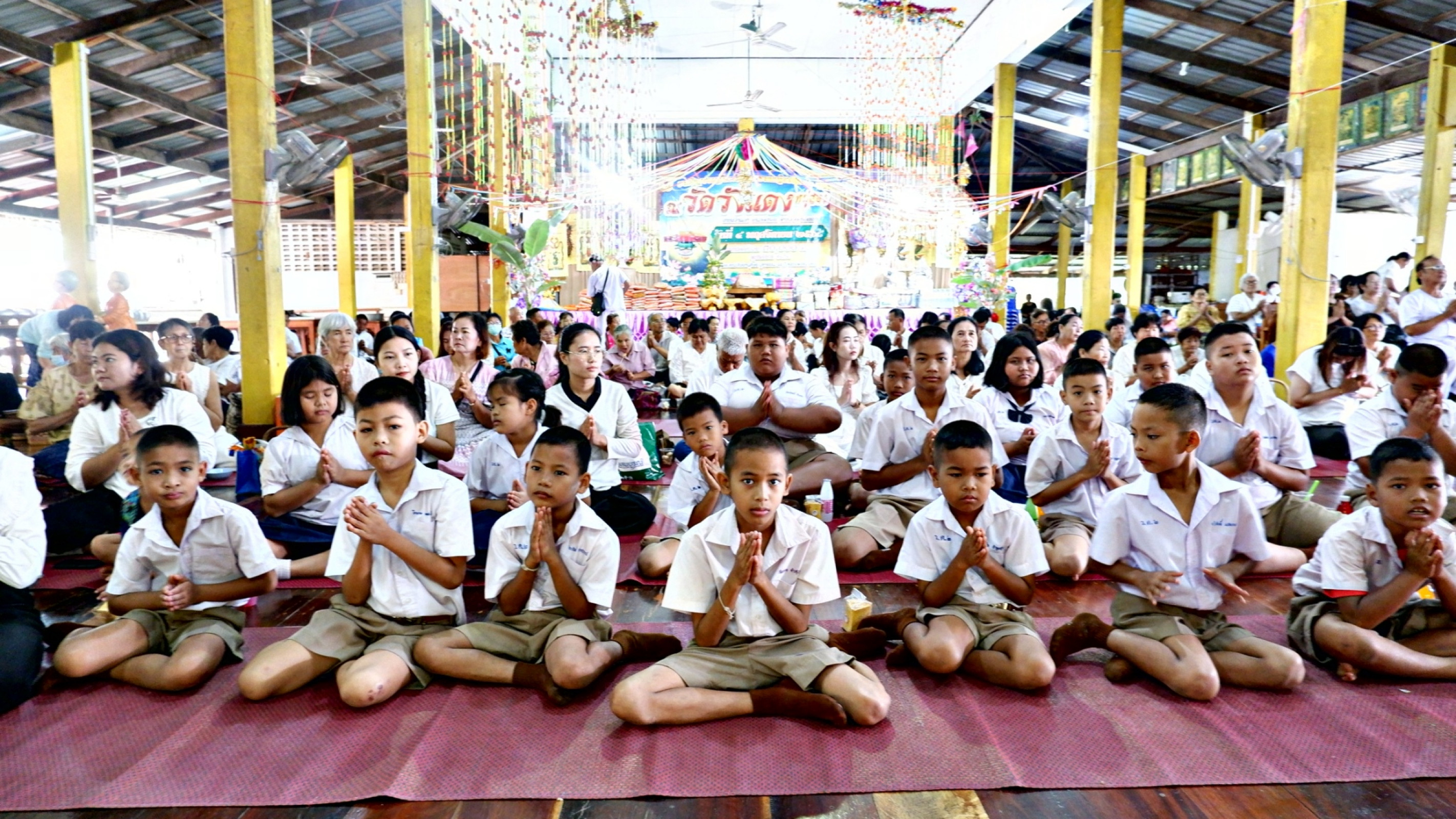 ภาพร่วมพิธีกรรมวัดวังแดงหมู่สอง