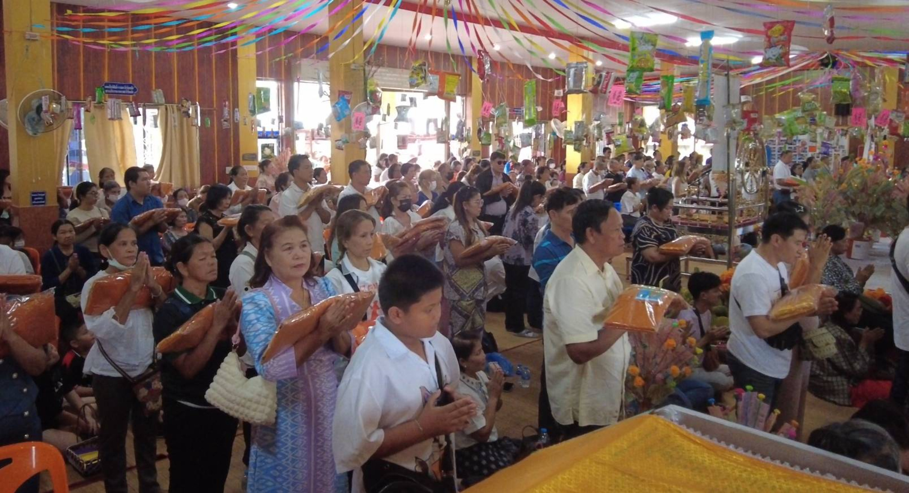 ภาพร่วมพิธีกรรมที่พักสงฆ์หนองสองห้อง