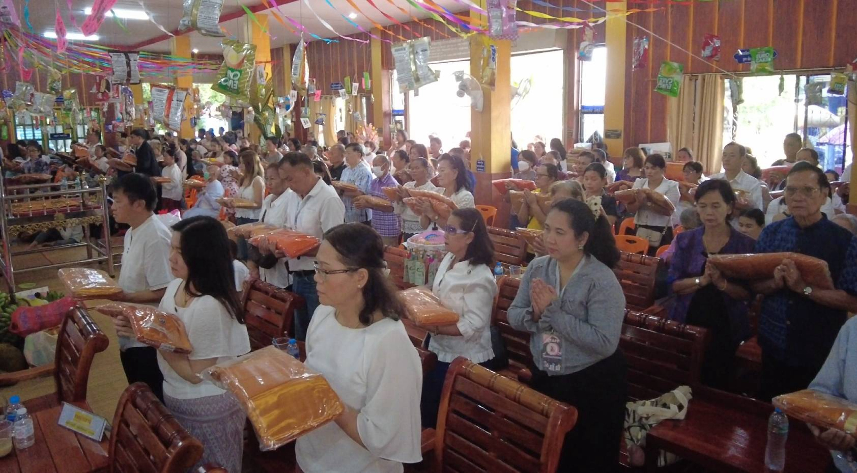 ภาพร่วมพิธีกรรมที่พักสงฆ์หนองสองห้อง