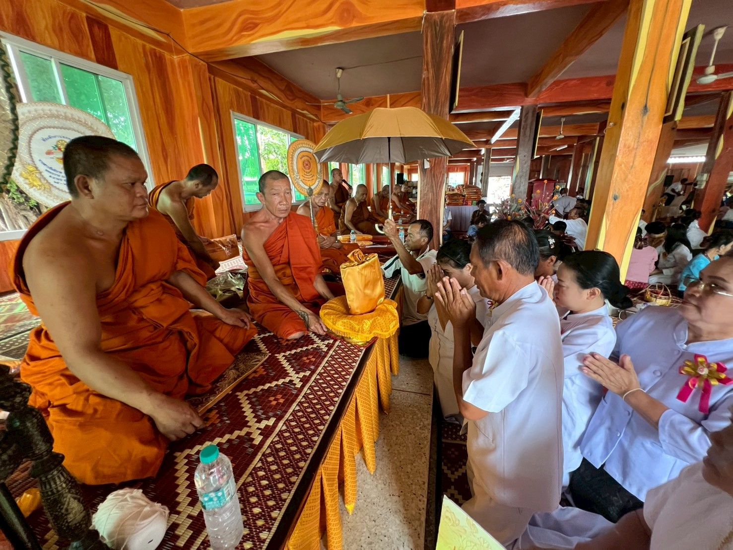 ภาพการถวายปัจจัยวัดศรีสะอาดนามน